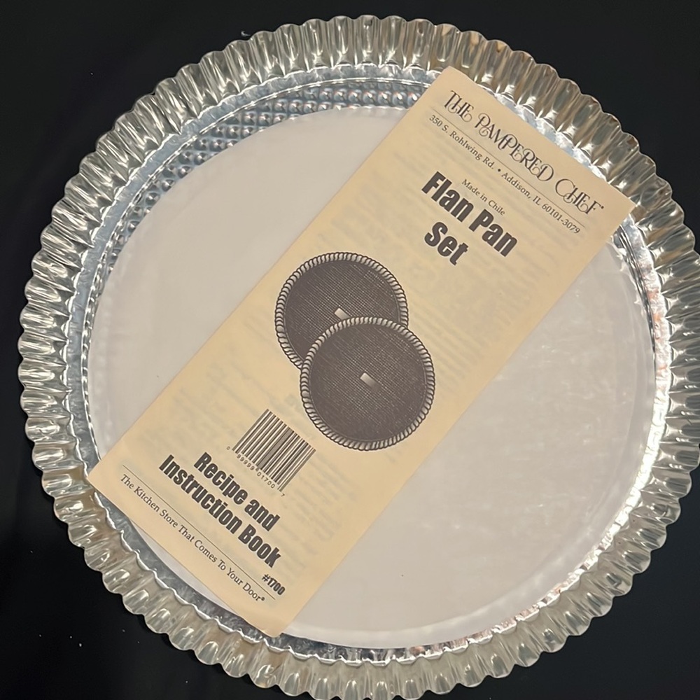 PAMPERED CHEF: NWT Flan Pan SET with pie slicer